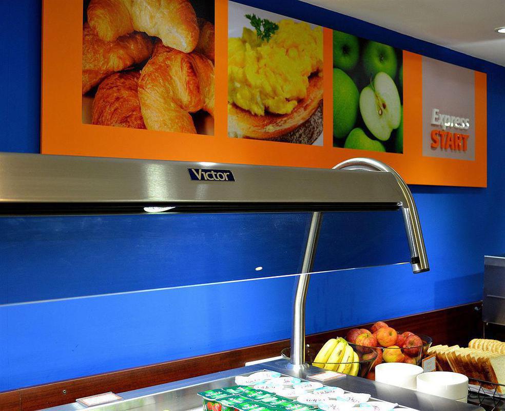 Holiday Inn Express Shrewsbury By Ihg Esterno foto