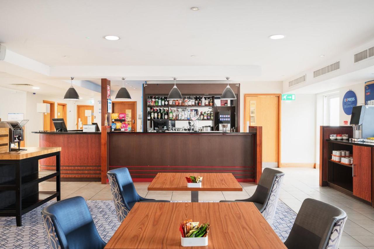 Holiday Inn Express Shrewsbury By Ihg Esterno foto