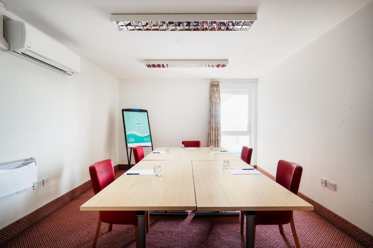 Holiday Inn Express Shrewsbury By Ihg Esterno foto