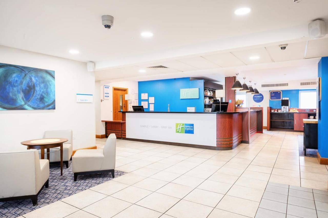 Holiday Inn Express Shrewsbury By Ihg Esterno foto